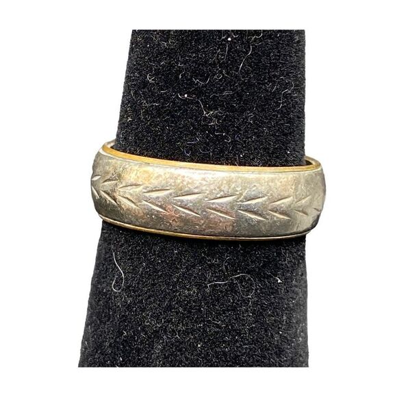 Set of two mens rings one sterling silver 925with wheat pattern one titanium mar - Picture 5 of 8